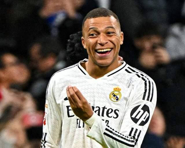 年度连斩55球！姆巴佩冲击C罗纪录，奋力创皇马历史新篇章